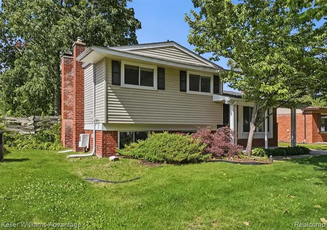 Homes for sale in Westland, MI | 35838 Canyon Dr, Westland, MI 48186 | MLS# 61008531