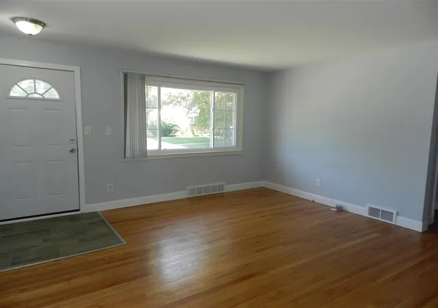 Photo 5 of Sale Pending at 4318 Adams Cir, Wayne, MI 48184 | MLS# 70545331 | Listing updated on 2026-07-21