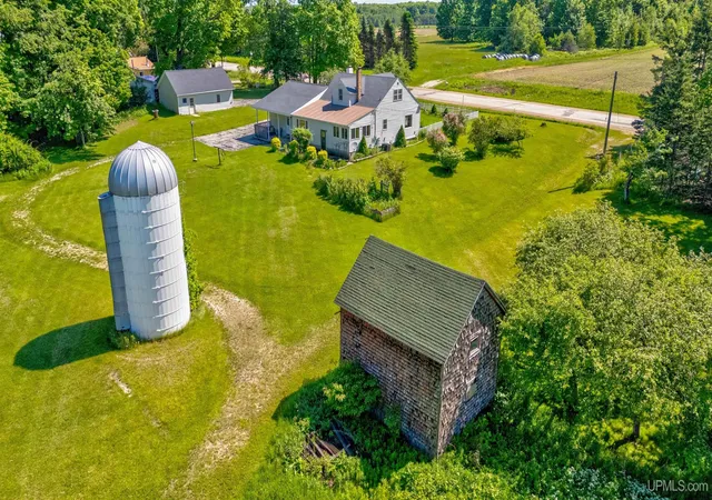 3rd image of 1097 N Co Rd 437 Rd, Cooks, MI 49817 | MLS# 50212802