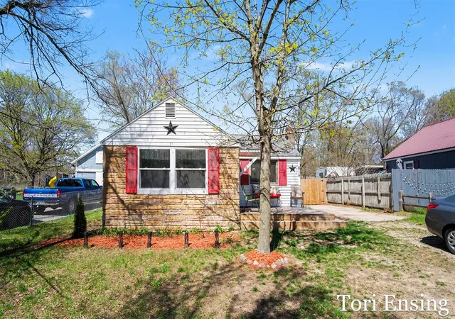 Homes for sale in Greenville, MI | 814 E Summit St, Greenville, MI 48838 | MLS# 70527107