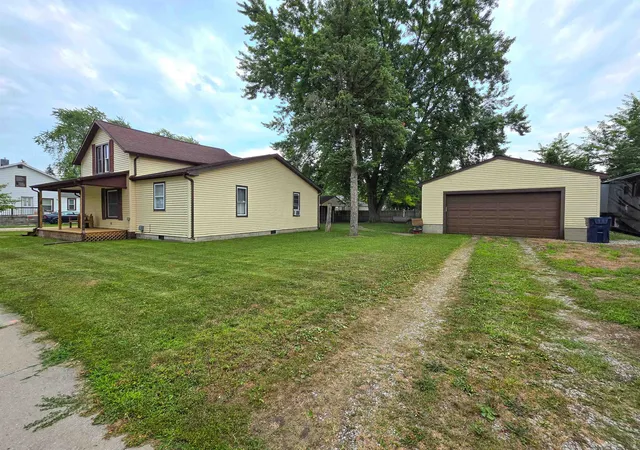 Photo 3 of Single family home for sale at 1306 Bradfield St, Bay City, MI 48706 | MLS# 50216150 | Listing updated on 2026-08-26