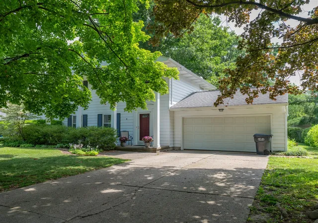 Photo 1 of Sale Pending at 806 Northampton Rd, Kalamazoo, MI 49006 | MLS# 70479727 | Listing updated on 2026-01-13