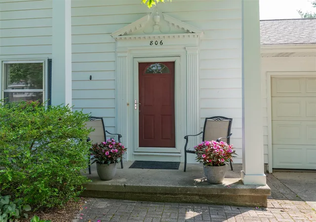 Photo 3 of Sale Pending at 806 Northampton Rd, Kalamazoo, MI 49006 | MLS# 70479727 | Listing updated on 2026-01-13