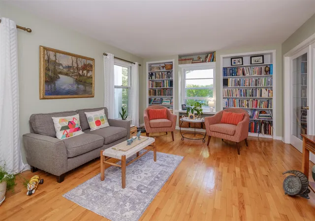 Photo 3 of Sale Pending at 806 Northampton Rd, Kalamazoo, MI 49006 | MLS# 70479727 | Listing updated on 2026-01-13