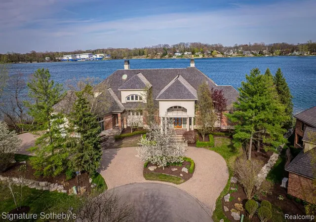 Photo 2 of Single family home for sale at 82 Chateaux Du Lac, Fenton, MI 48430 9140 | MLS# 61007070 | Listing updated on 2026-08-25