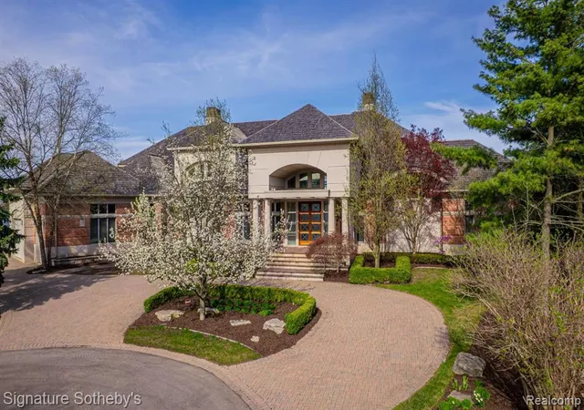 Photo 3 of Single family home for sale at 82 Chateaux Du Lac, Fenton, MI 48430 9140 | MLS# 61007070 | Listing updated on 2026-08-25