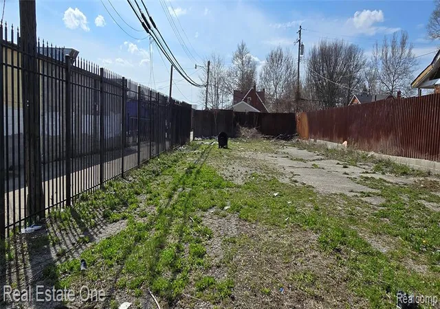 2nd image of 7228 Rutherford St, Detroit, MI 48228 | MLS# 60983251