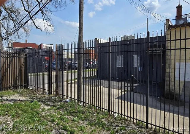 3rd image of 7228 Rutherford St, Detroit, MI 48228 | MLS# 60983251