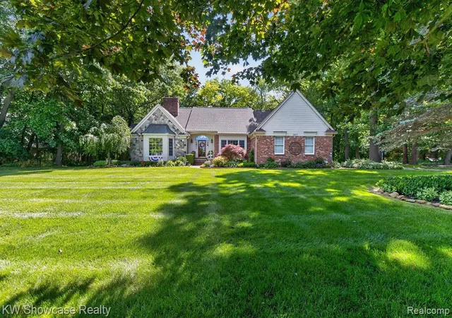 Homes for sale in South Lyon, MI | 11073 Sandy Creek Dr, South Lyon, MI 48178 | MLS# 61005314
