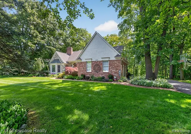 Homes for sale in South Lyon, MI | 11073 Sandy Creek Dr, South Lyon, MI 48178 | MLS# 61005314