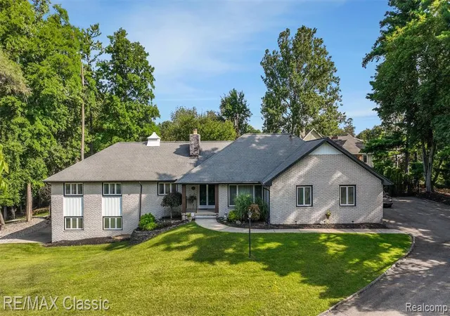 Photo 2 of Single family home for sale at 7048 Lindenmere Dr, Bloomfield Hills, MI 48301 3522 | MLS# 61024924 | Listing updated on 2026-09-13