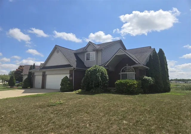 Photo 2 of Single family home for sale at 33445 Bay Hill Dr, Romulus, MI 48174 | MLS# 70552897 | Listing updated on 2026-08-27