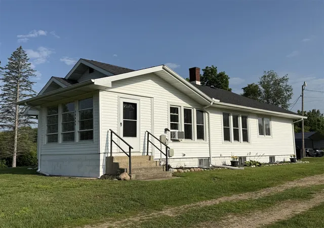 1st image of 39444 6th Ave, Bloomingdale, MI 49026 | MLS# 70542318