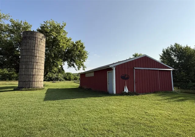 7th image of 39444 6th Ave, Bloomingdale, MI 49026 | MLS# 70542318