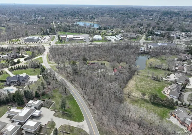 Photo 2 of Sale Pending at 5044 Charing Cross Rd, Bloomfield Hills, MI 48304 3677 | MLS# 61025157 | Listing updated on 2026-10-09