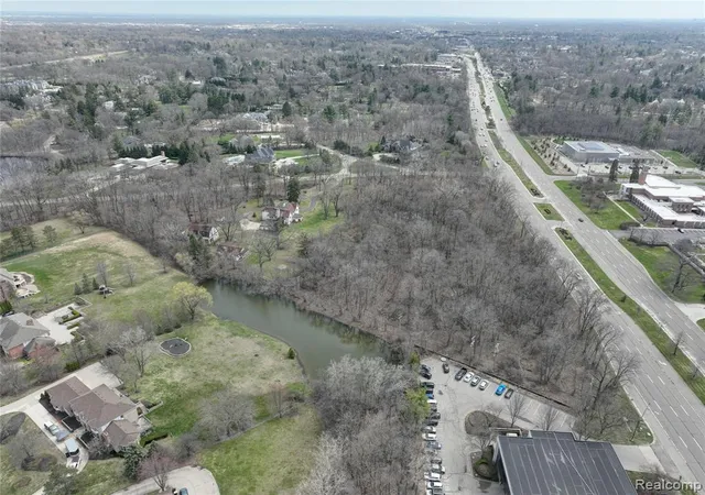 Photo 4 of Sale Pending at 5044 Charing Cross Rd, Bloomfield Hills, MI 48304 3677 | MLS# 61025157 | Listing updated on 2026-10-09