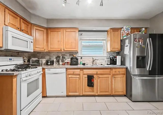 4th image of 2126 Roslyn Rd, Grosse Pointe Woods, MI 48236 | MLS# 60992999