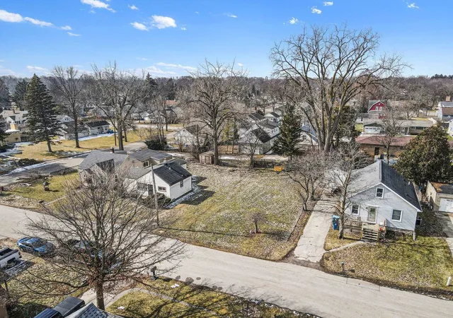 2nd image of 405 Harvard St, Bay City, MI 48708 | MLS# 50200398