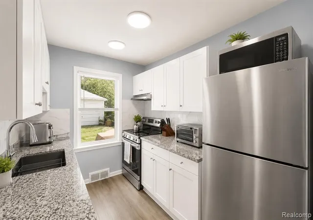 Photo 4 of Single family home for sale at 2042 Browning St, Ferndale, MI 48220 3405 | MLS# 61012252 | Listing updated on 2026-09-22