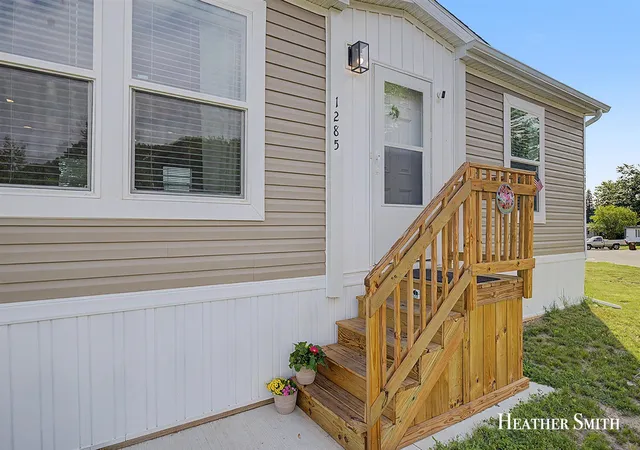 Homes for sale in Belmont, MI | 1285 Ashbrook St, Belmont, MI 49306 | MLS# 70536698