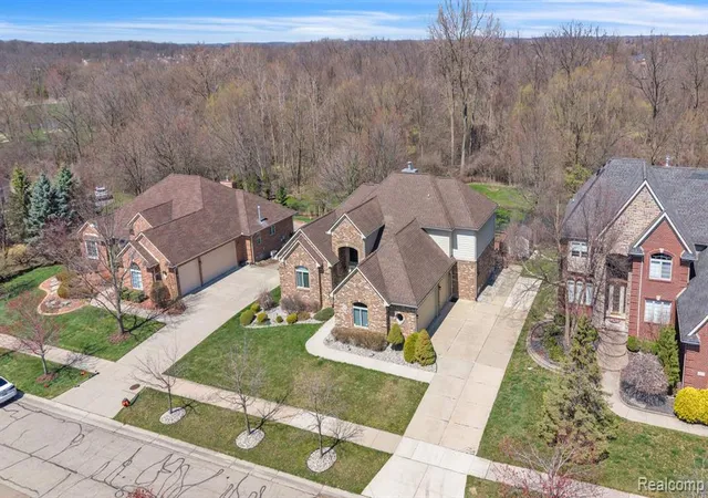 4th image of 47081 Hidden River Cir, Canton, MI 48188 | MLS# 60985557