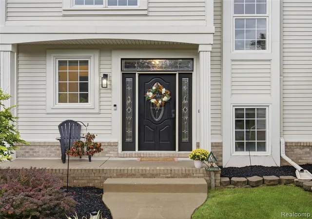 Photo 2 of Sale Pending at 336 Pinecliff Ct, Waterford, MI 48327 1794 | MLS# 61024250 | Listing updated on 2026-09-12