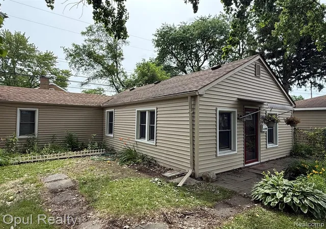 Homes for sale in Livonia, MI | 11700 Cavell St, Livonia, MI 48150 | MLS# 61003269