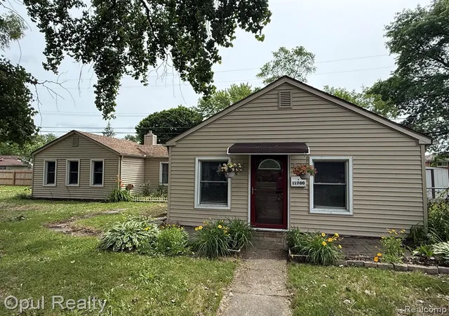 Homes for sale in Livonia, MI | 11700 Cavell St, Livonia, MI 48150 | MLS# 61003269