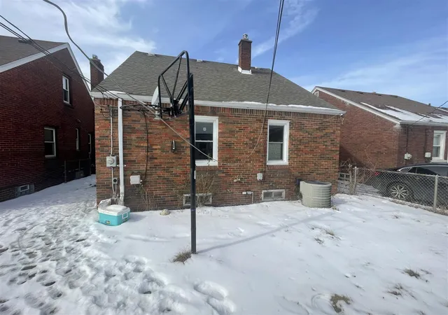 Photo 4 of Sale Pending at 5430 Kendal St, Dearborn, MI 48126 | MLS# 70453302 | Listing updated on 2025-03-27