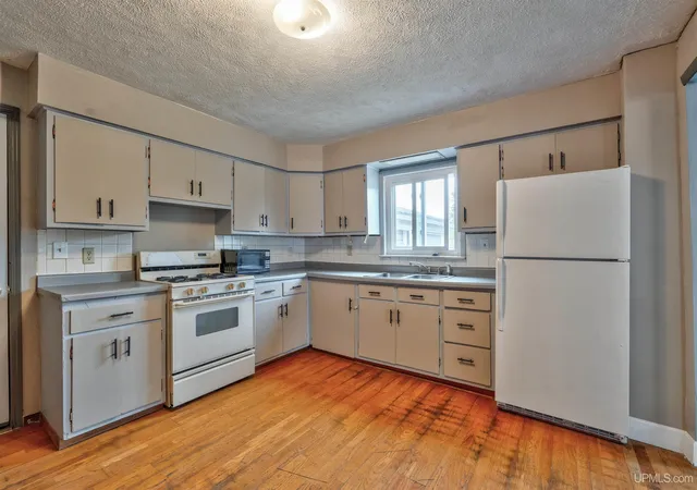 Photo 2 of Single family home for sale at 137 N 2nd Street, Manistique, MI 49854 | MLS# 50211995 | Listing updated on 2026-09-10