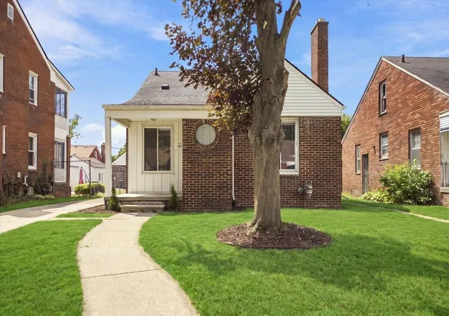 Photo 3 of Sale Pending at 16143 Oakfield St, Detroit, MI 48235 | MLS# 70549351 | Listing updated on 2026-09-14