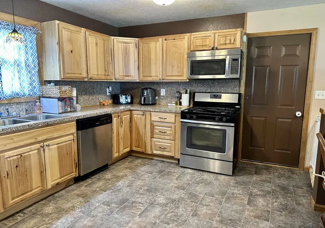Photo 3 of Sale Pending at 4798 Cherokee Rd, Saginaw, MI 48604 | MLS# 50219326 | Listing updated on 2026-09-04