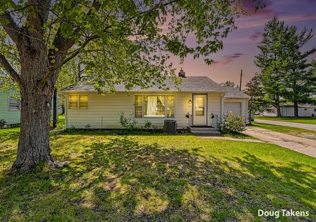 Homes for sale in Belding, MI | 527 W Ellis St, Belding, MI 48809 | MLS# 70529861