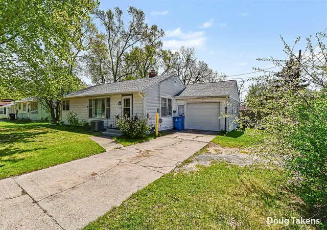 Homes for sale in Belding, MI | 527 W Ellis St, Belding, MI 48809 | MLS# 70529861