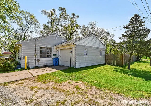 Homes for sale in Belding, MI | 527 W Ellis St, Belding, MI 48809 | MLS# 70529861