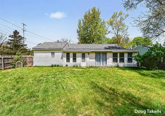 Homes for sale in Belding, MI | 527 W Ellis St, Belding, MI 48809 | MLS# 70529861