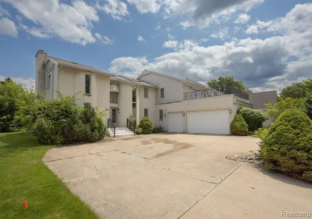 Photo 2 of Sale Pending at 5881 Naneva, West Bloomfield, MI 48322 | MLS# 60357314 | Listing updated on 2026-07-07