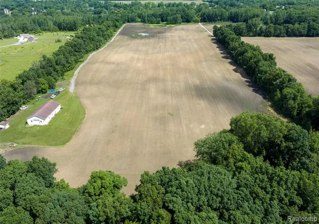 5th image of 10069 Silver Lake Rd, Linden, MI 48451 | MLS# 61004848