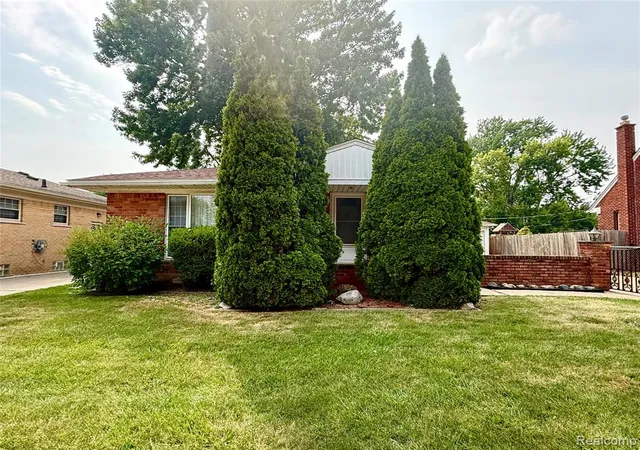 Photo 2 of Sale Pending at 24255 Flower Ave, Eastpointe, MI 48021 1024 | MLS# 61013909 | Listing updated on 2026-08-28