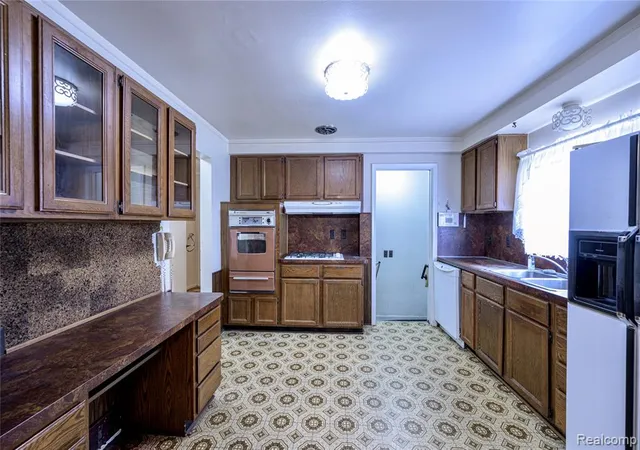 Photo 3 of Sale Pending at 24255 Flower Ave, Eastpointe, MI 48021 1024 | MLS# 61013909 | Listing updated on 2026-08-28