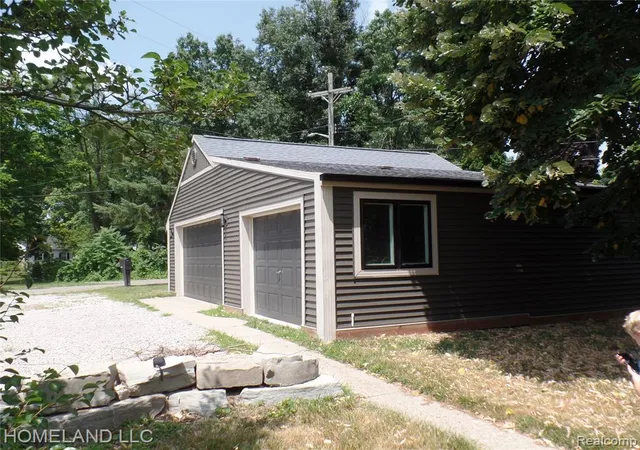 Photo 2 of Single family home for sale at 4039 Lotus Dr, Waterford, MI 48329 1231 | MLS# 61014637 | Listing updated on 2026-10-29