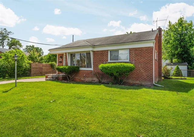 2nd image of 29919 Spring Arbor Dr, Inkster, MI 48141 | MLS# 70540808