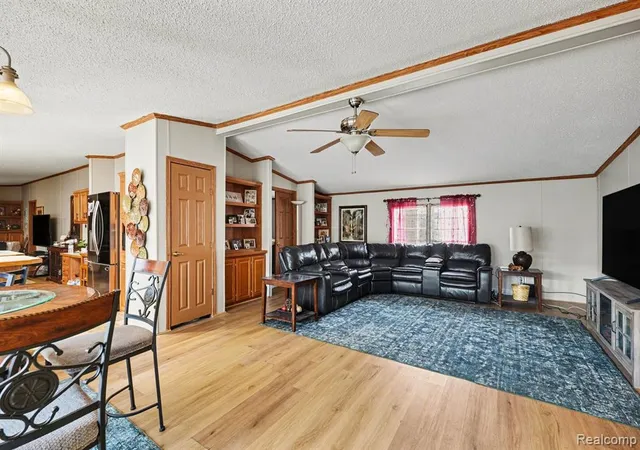 Homes for sale in Clinton Township, MI | 23312 Crystal Dr, Clinton Township, MI 48036 | MLS# 60981774
