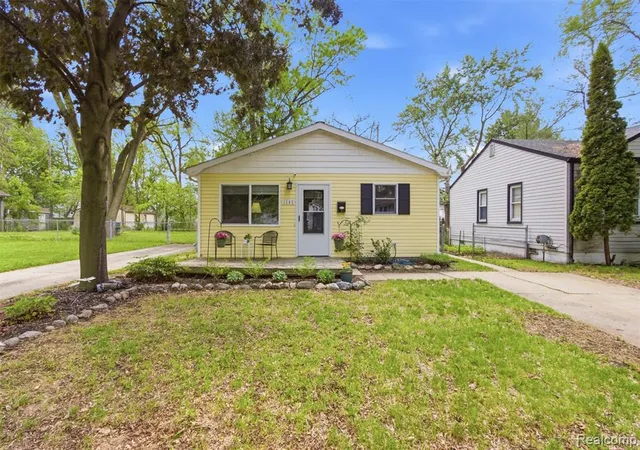 Homes for sale in Hazel Park, MI | 1202 E Elza Ave, Hazel Park, MI 48030 | MLS# 61000905