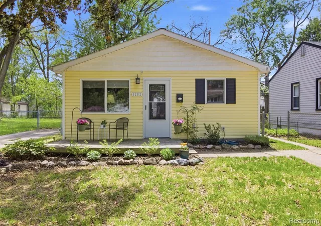 Homes for sale in Hazel Park, MI | 1202 E Elza Ave, Hazel Park, MI 48030 | MLS# 61000905