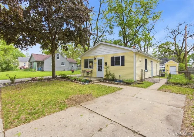 Homes for sale in Hazel Park, MI | 1202 E Elza Ave, Hazel Park, MI 48030 | MLS# 61000905
