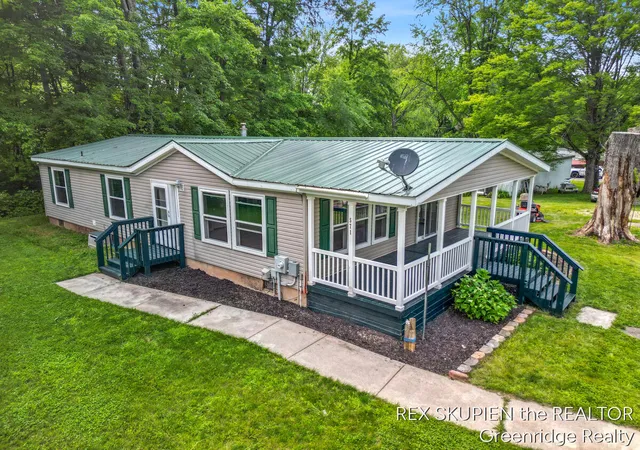 1st image of 571 W Eagle Rdg, White Cloud, MI 49349 | MLS# 70542604