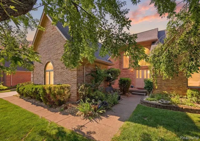 Photo 1 of Single family home for sale at 15127 Meadowfield Dr, Shelby Township, MI 48315 | MLS# 61012965 | Listing updated on 2026-07-23