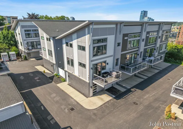 image of 621 Fairview Ave, Grand Rapids, MI 49503