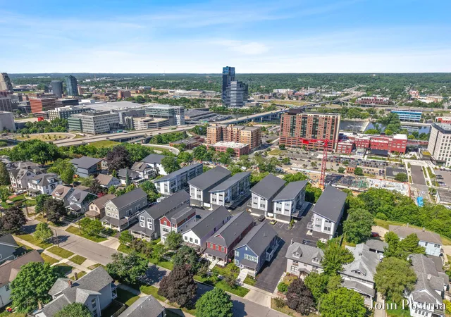 image of 621 Fairview Ave, Grand Rapids, MI 49503